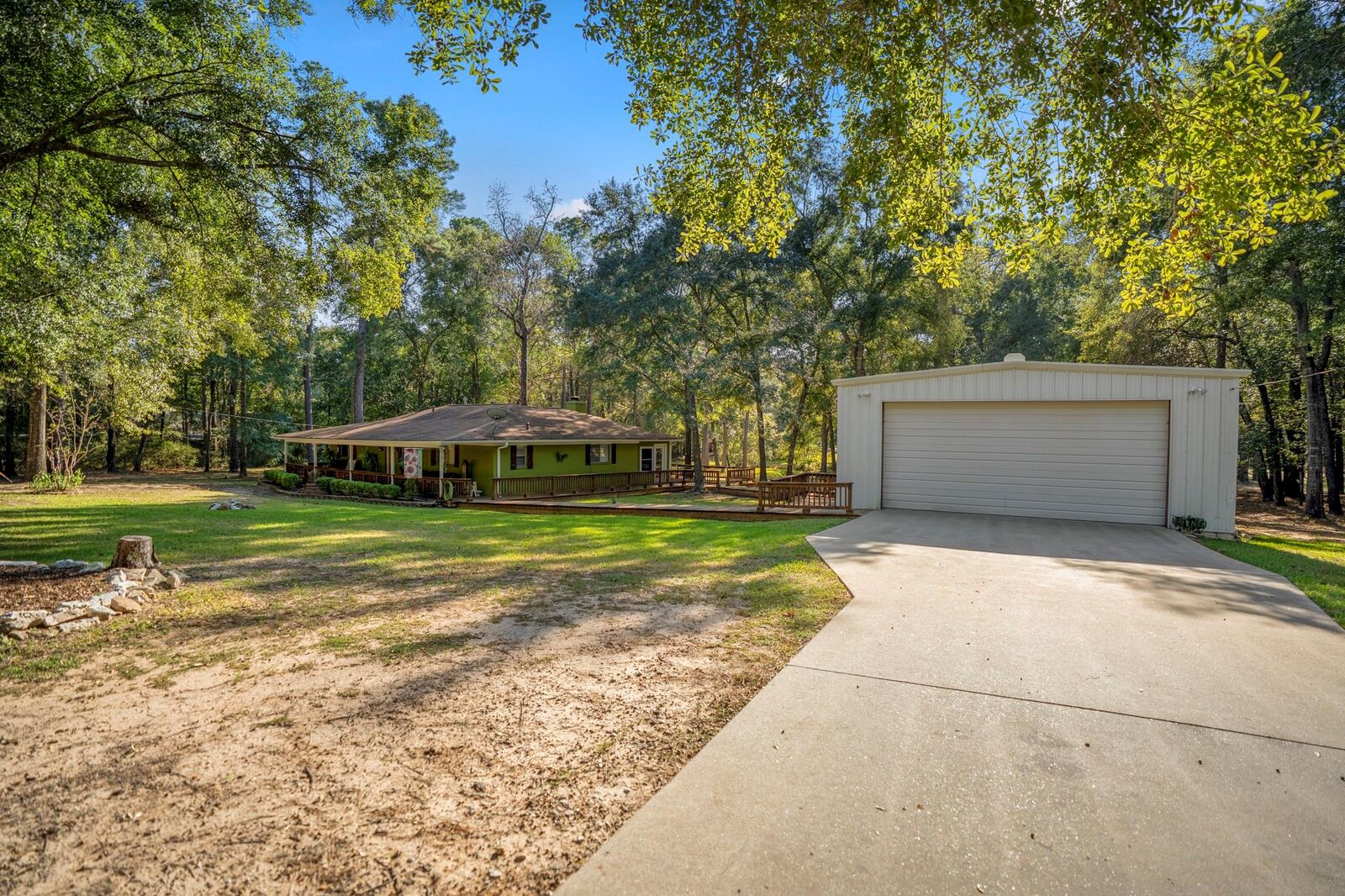 Property Photo:  2001 Northshore Drive  TX 77304 