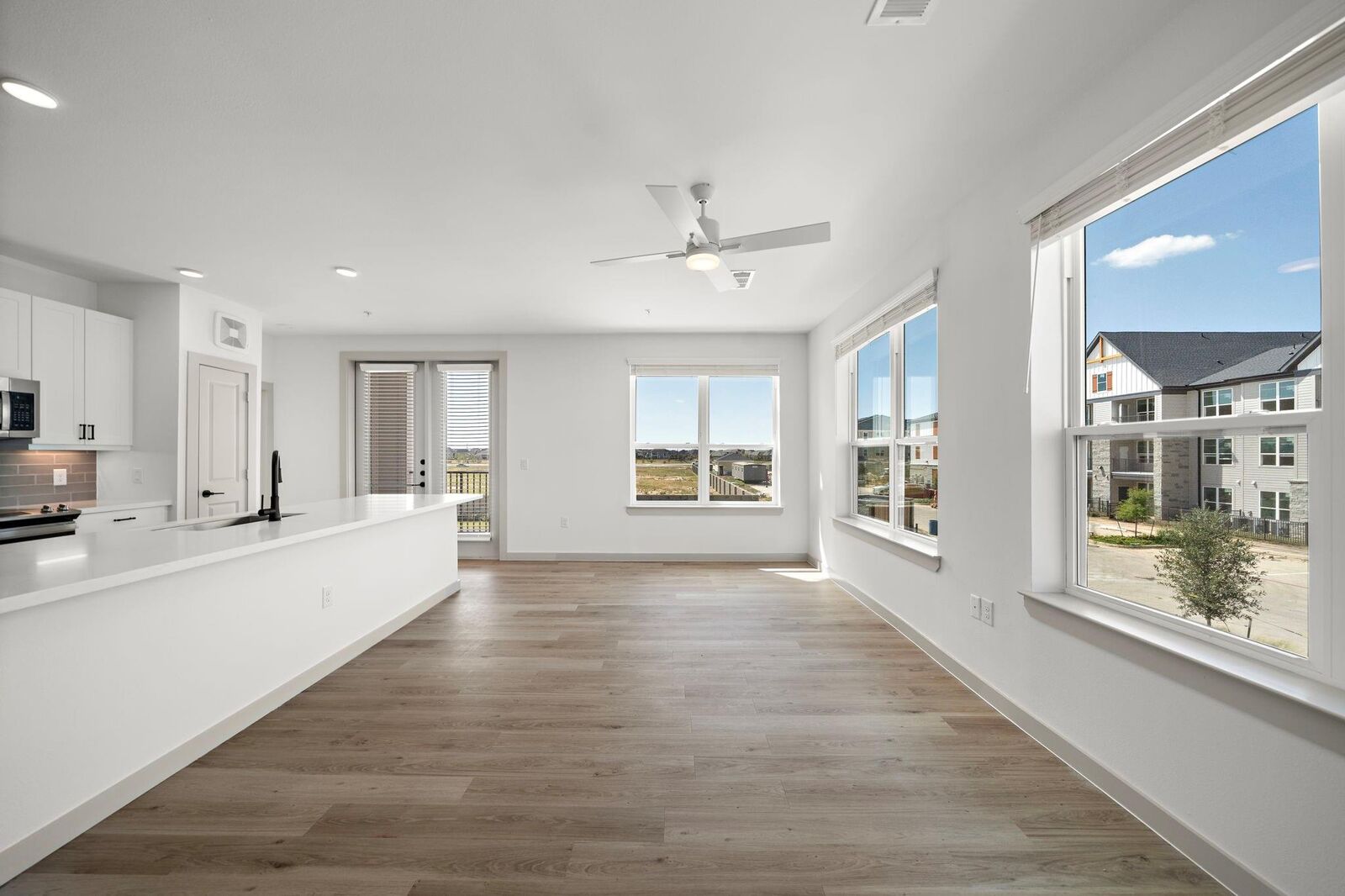 Property Photo: 6030 Texas Heritage Parkway Boulevard B4th TX 77441