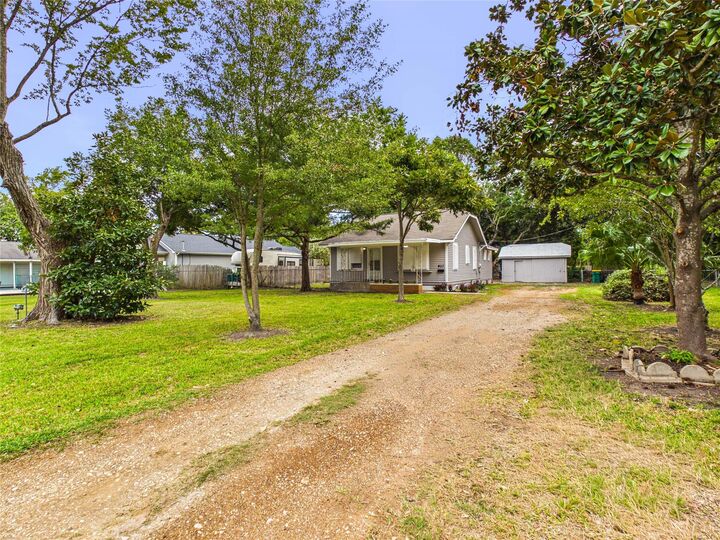 Property Photo: 917 Laurel Street TX 77568