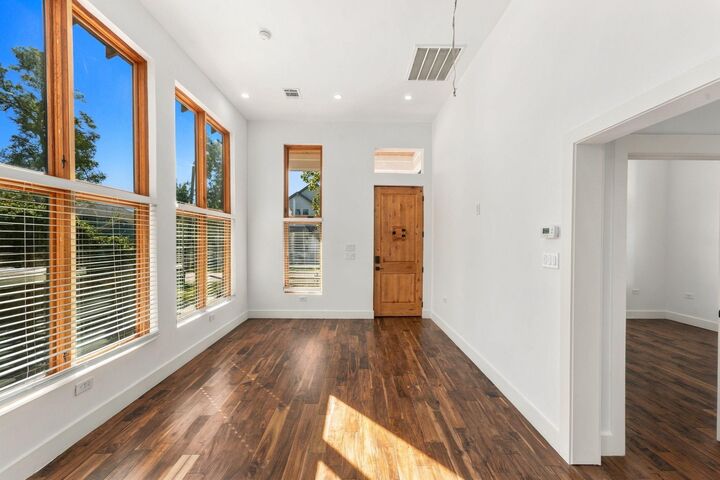 Property Photo:  813 E 23rd Street  TX 77009 