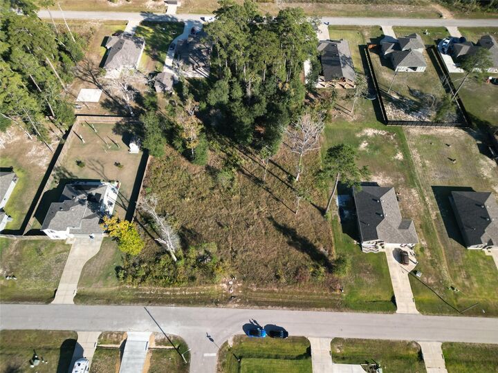 Property Photo: 826 Forest View TX 77357