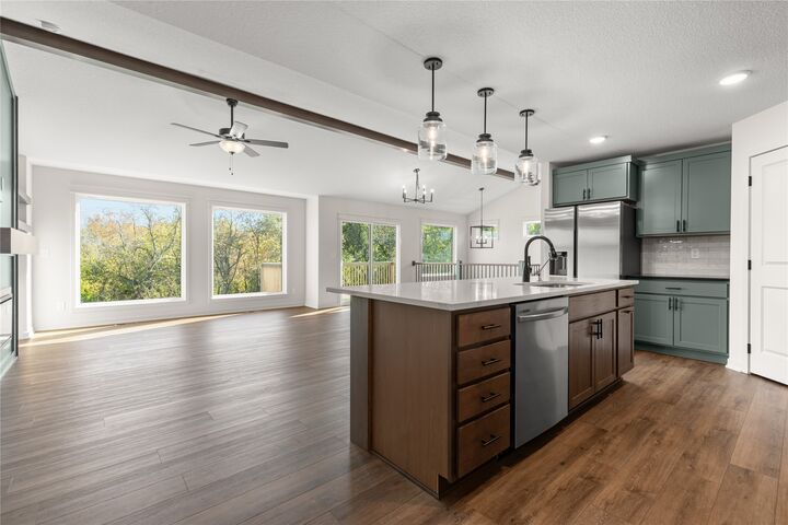 Property Photo: 811 Fawn Court IA 50169