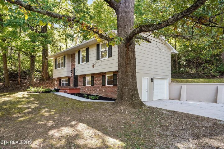 Property Photo: 2329 Roundtree Rd TN 37923