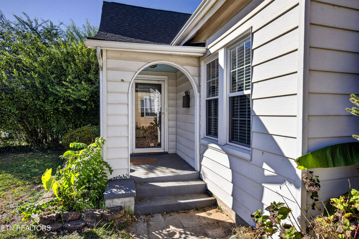 Property Photo:  1133 Hiawassee Ave  TN 37917 