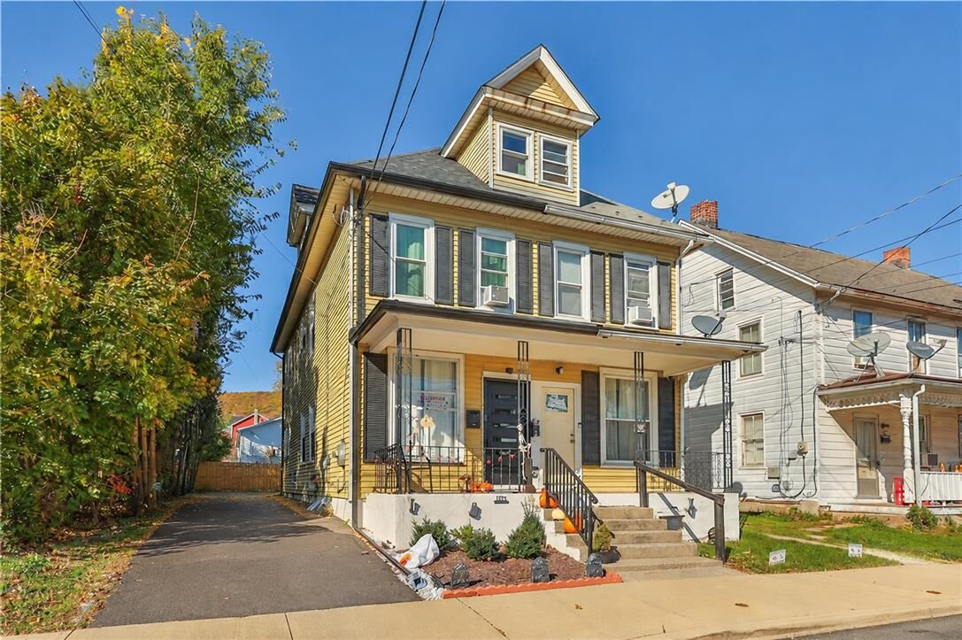 Property Photo:  109 Pen Argyl Street  PA 18072 