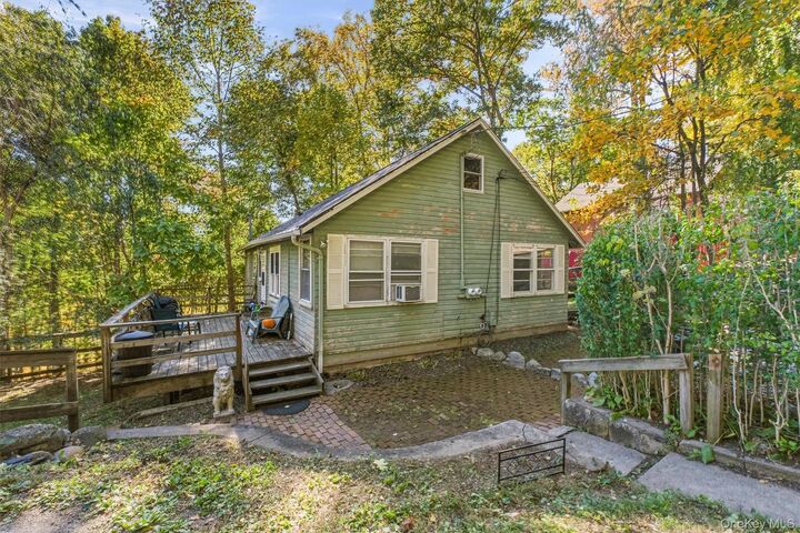 Property Photo:  26 Pecoho Road  NY 10537 