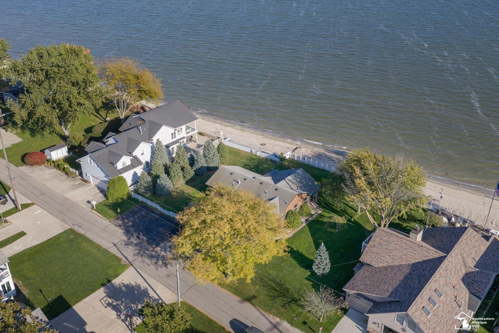Property Photo:  13500 Venetian  MI 48161 