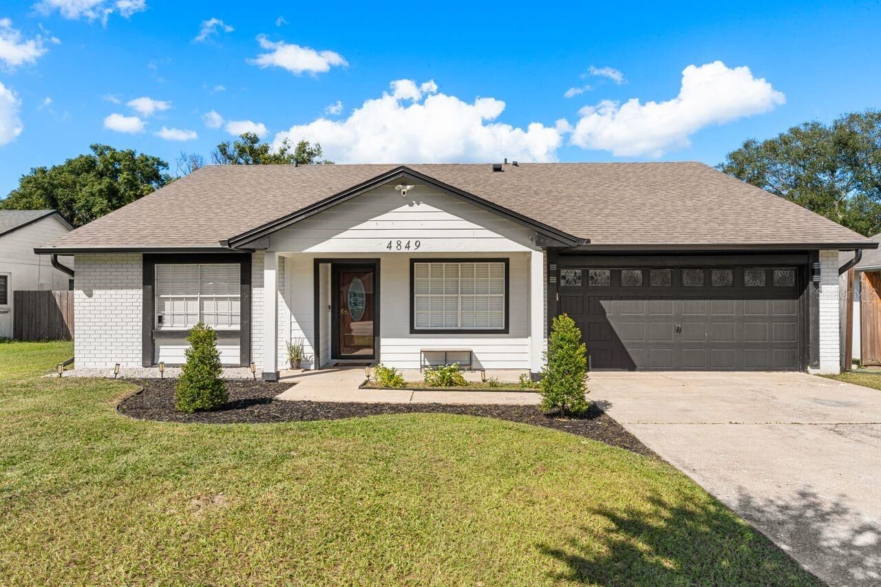 Property Photo: 4849 Eden View Court FL 32810
