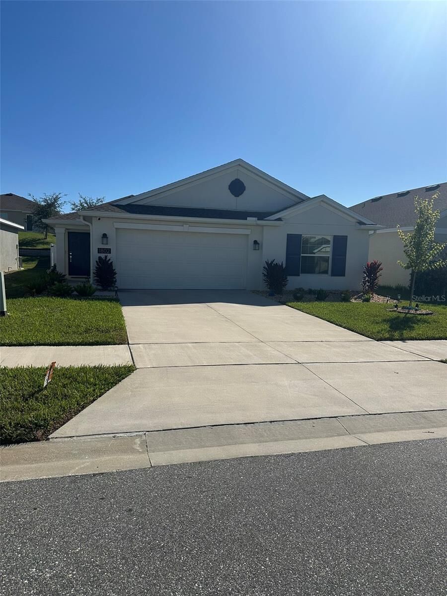 Property Photo: 1802 Perch Hammock Loop FL 34736