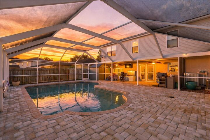 Property Photo:  12739 Kings Lake Drive  FL 33534 