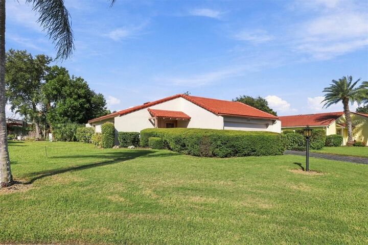 Property Photo: 7232 Las Casas Drive 7232 FL 34243