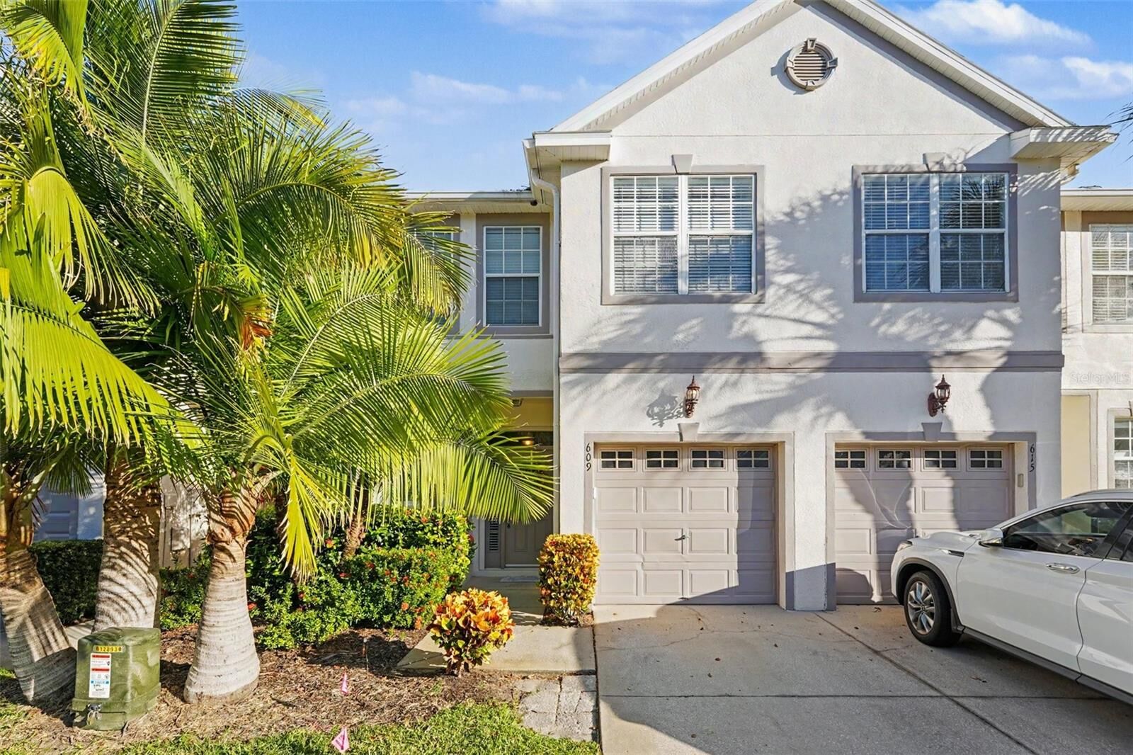 Property Photo: 609 Vallance Way NE FL 33716