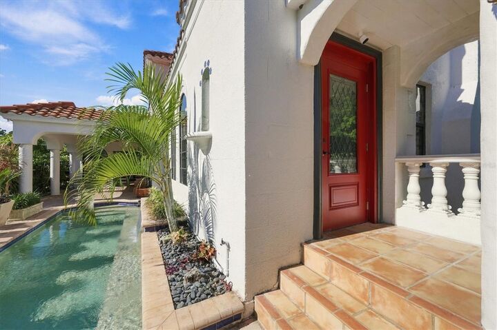 Property Photo:  5208 Harbor Road  FL 34209 