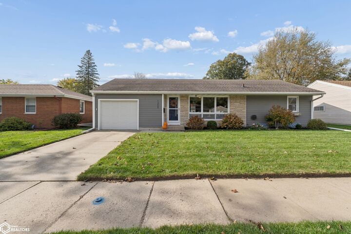 Property Photo: 1308 N Hampshire Avenue IA 50401