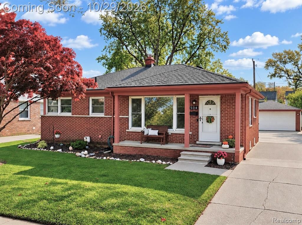 Property Photo: 504 E La Salle Avenue MI 48073 3545