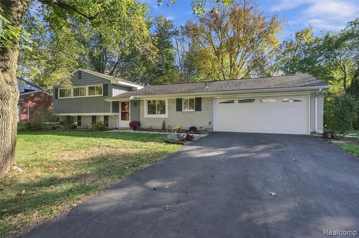 Property Photo: 32305 Chesterbrook Street MI 48334 2717