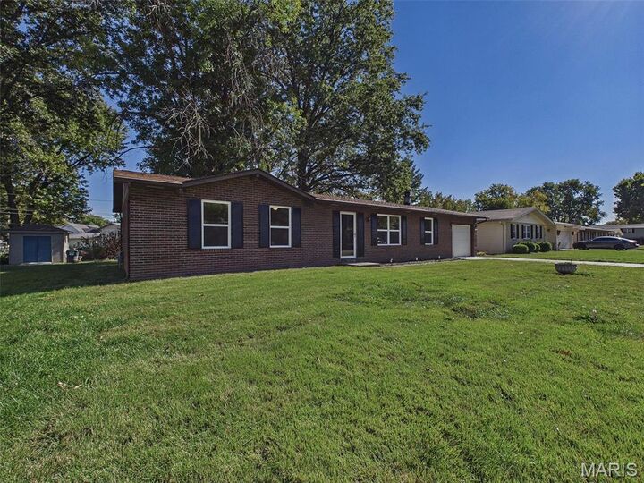 Property Photo:  404 Anita Drive  IL 62208 