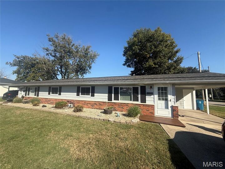 Property Photo:  501 Longfellow Street  IL 62010 
