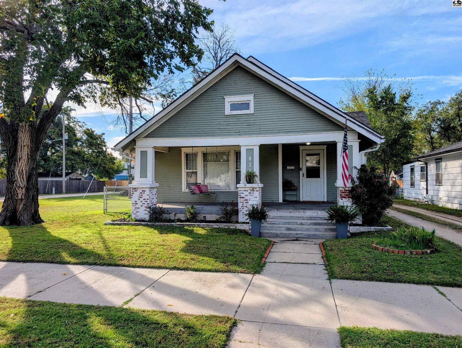 Property Photo:  423 E 11th Ave  KS 67501 