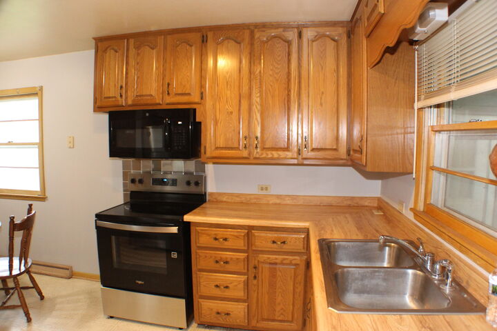 Property Photo:  512 18th Avenue  IA 52732 