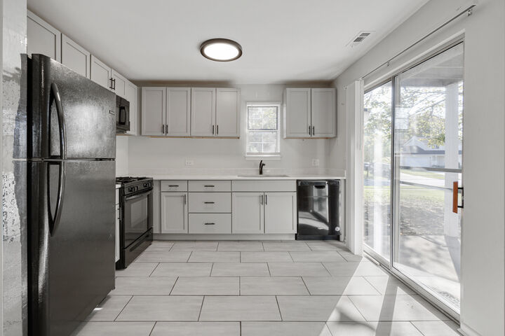 Property Photo: 8 Gant Circle A IL 60107