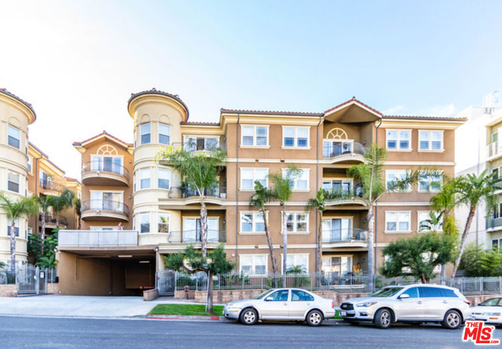 Property Photo: 917 S New Hampshire Avenue 204 CA 90006