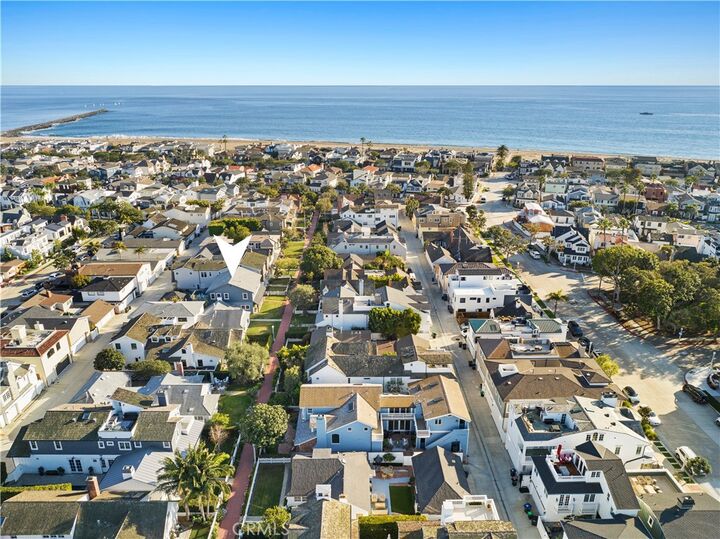 Property Photo:  418 Belvue Lane  CA 92661 