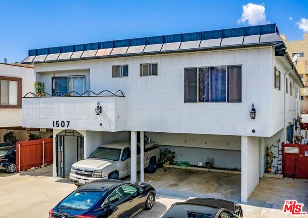 Property Photo: 1507 S Sherbourne Drive CA 90035