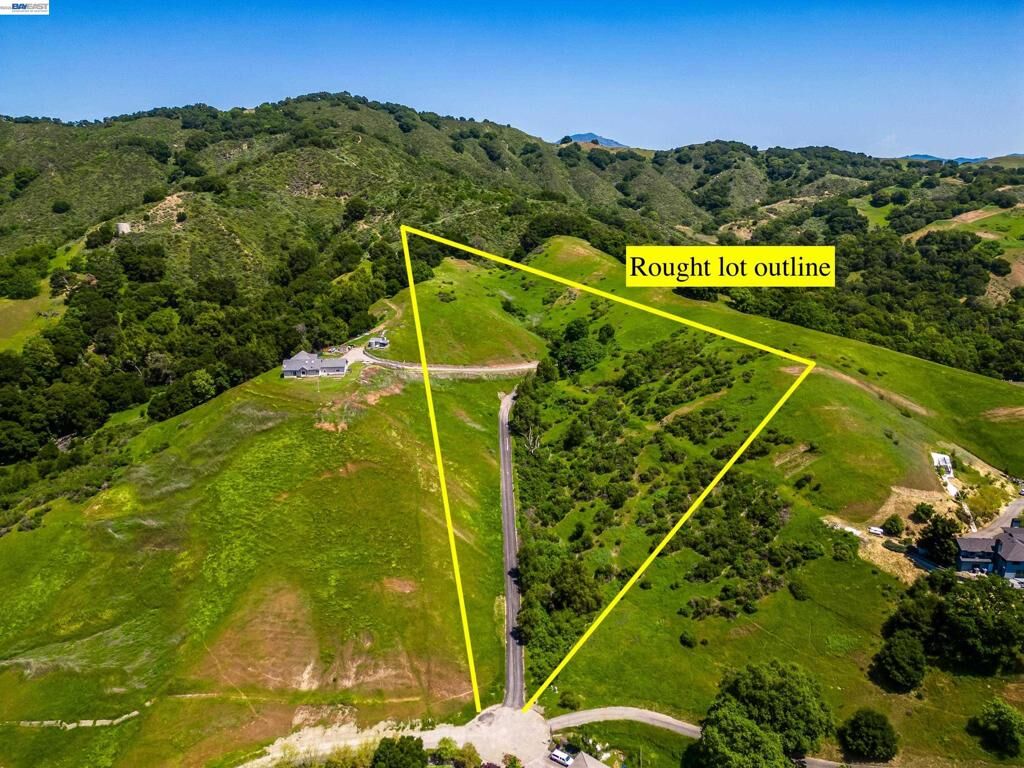 Property Photo: 315 Bollinger Estates Ct CA 94583