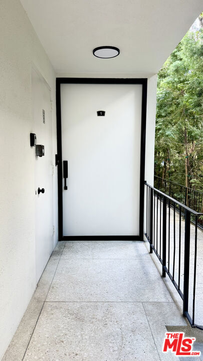 Property Photo:  414 N Palm Drive 1  CA 90210 