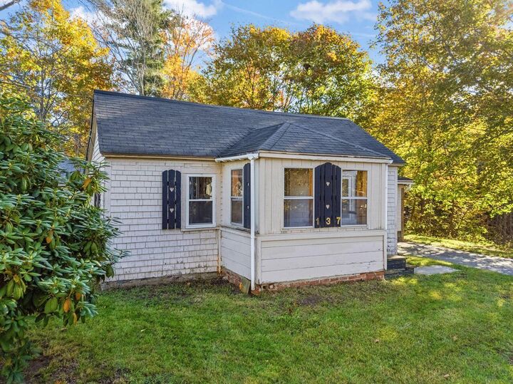 Property Photo: 137 Harpswell Road ME 04011