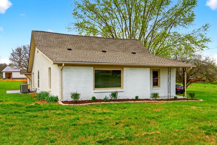 Property Photo:  946 Clearview Rd  TN 37048 