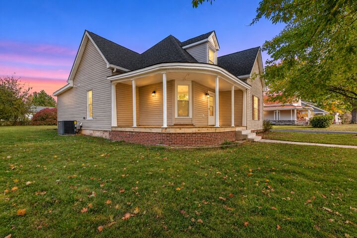 Property Photo: 208 S Russell St TN 37148