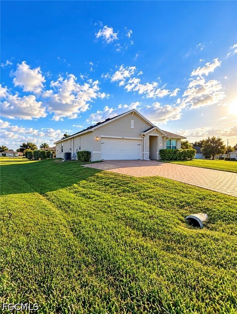 Property Photo: 334 Kismet Parkway E FL 33909