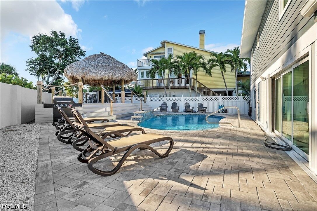 Property Photo: 190 Bayview Avenue FL 33931