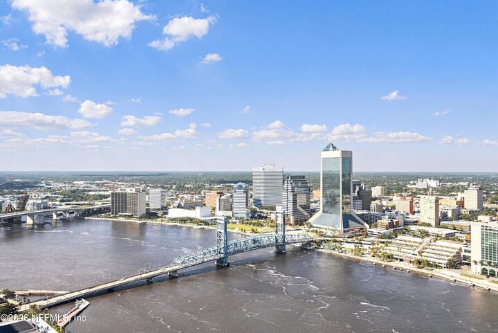 Property Photo: 1431 Riverplace Boulevard 2204 FL 32207