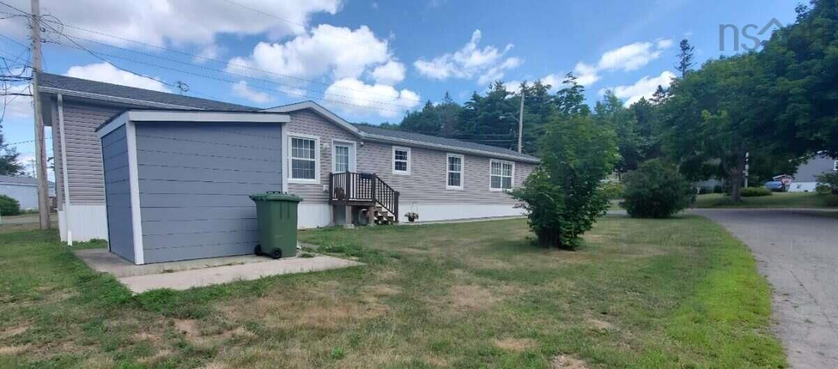 Property Photo: 17 Parkwood Drive NS B4N 3T3
