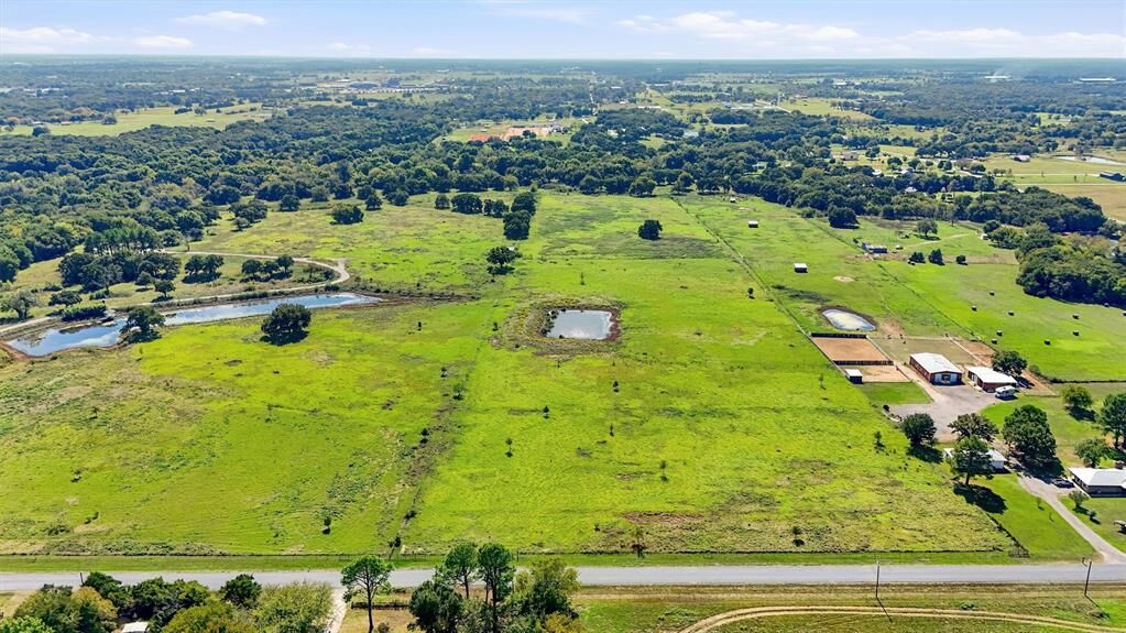 Property Photo: 1052 Bones Chapel Road TX 76273
