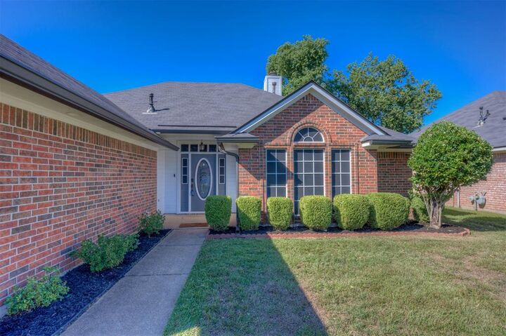 Property Photo:  6018 Sandalwood Drive  LA 71111 