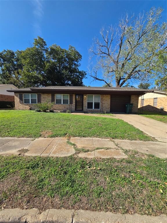Property Photo: 304 S Joyce Street TX 76705