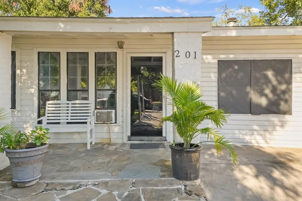 Property Photo: 201 Glenridge Drive TX 75149