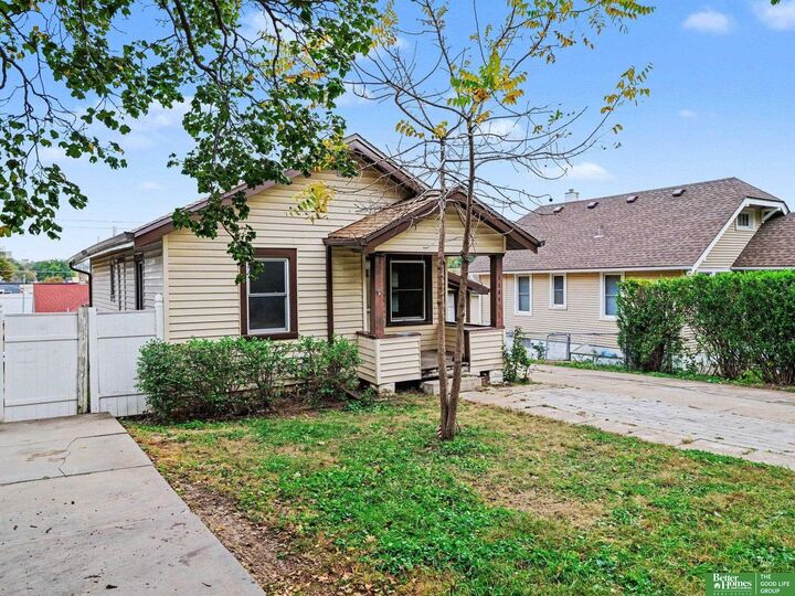 Property Photo: 1805 S 55th Street NE 68106