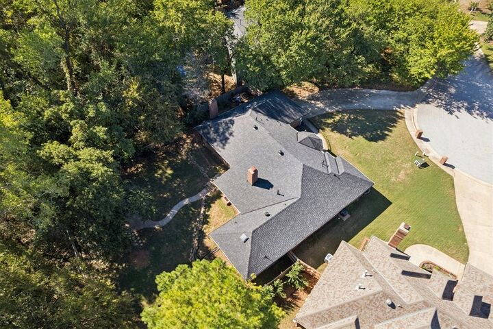 Property Photo: 1304 Fox Cove Court OK 73034