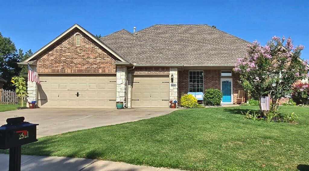 Property Photo: 2921 Longmeadow OK 73003