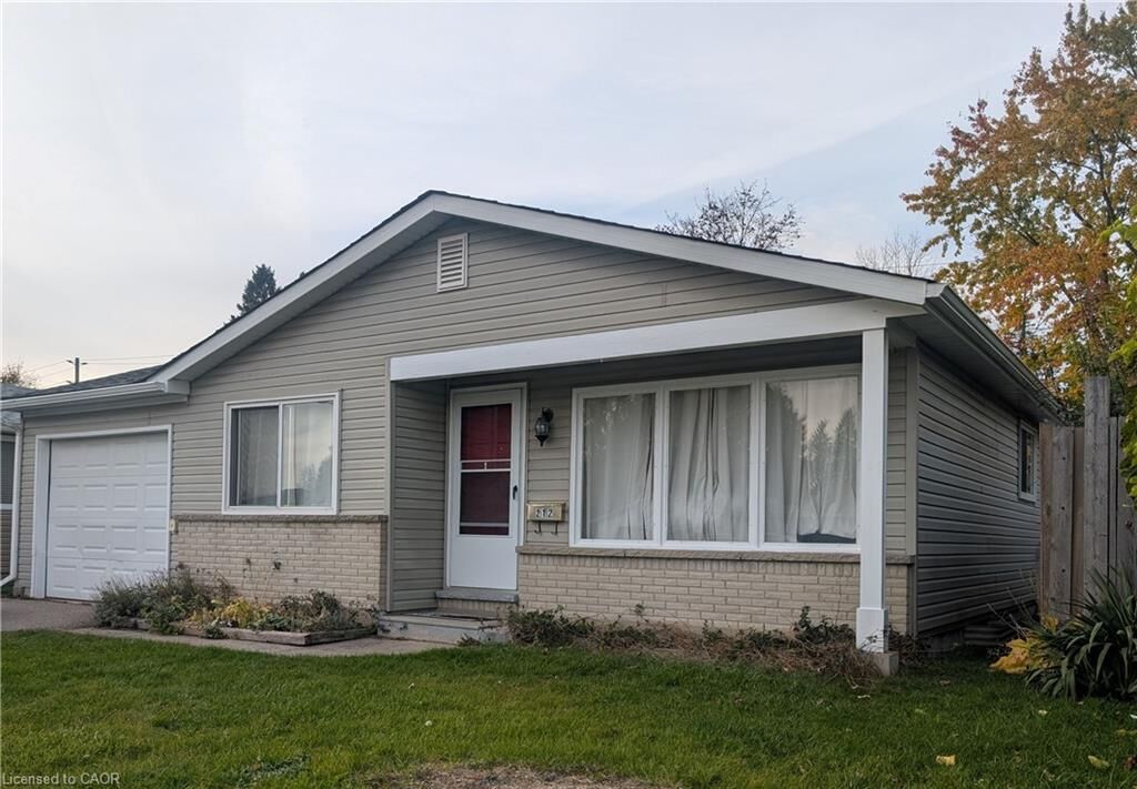 Property Photo:  212 Huntingdon Crescent  ON N2L 4P9 