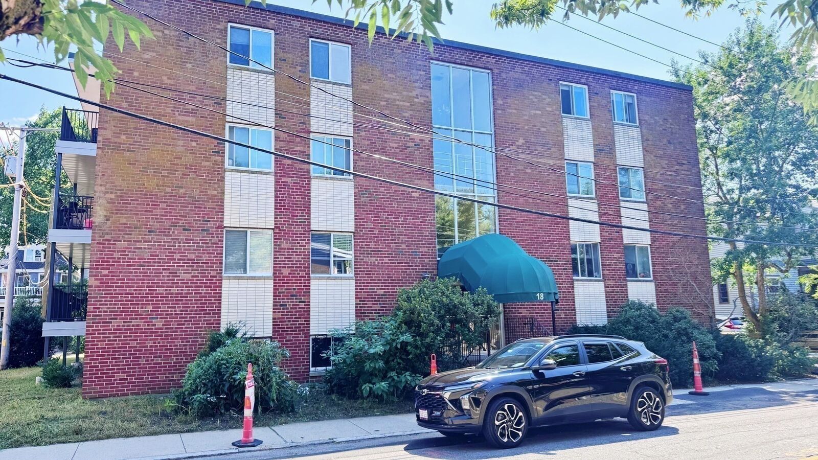 Property Photo: 18 Pond St 2 MA 02130