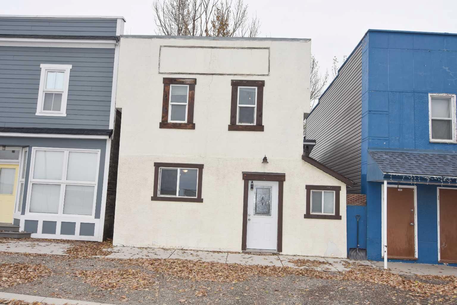 Property Photo:  104 Railway Avenue E  AB T0J 0M0 