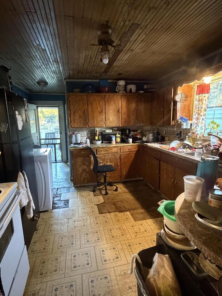 Property Photo:  108 15th  LA 70648 