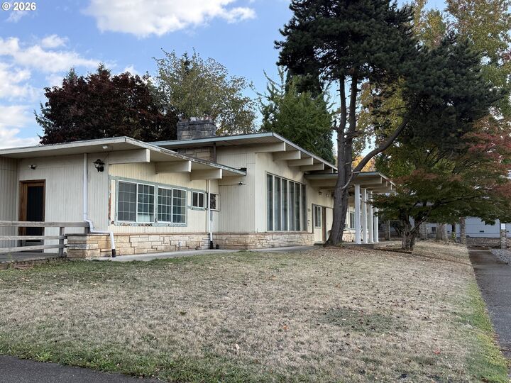 Property Photo:  2324 SE 102nd Ave  OR 97216 