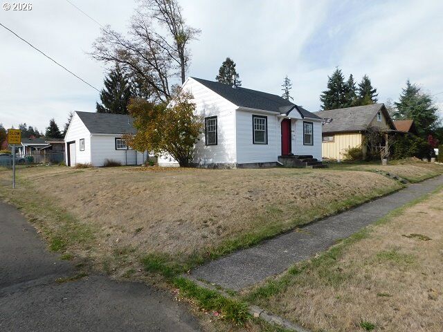 Property Photo:  607 Madison Ave  OR 97064 